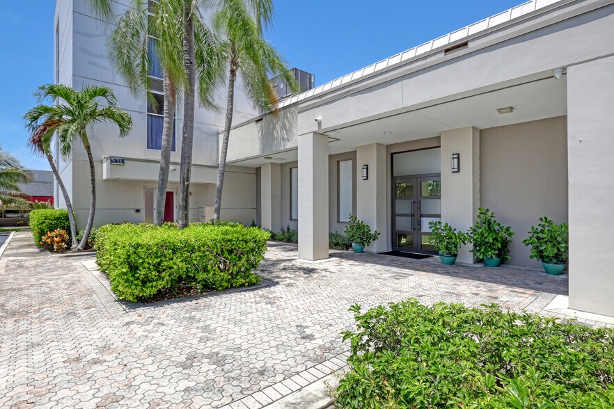 More Photos Of 2701 W Okeechobee Blvd, West Palm Beach Office For Sale