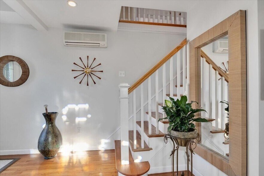 More Photos Of 139 A Bradford St, Provincetown Storefront Retail Residential For Sale