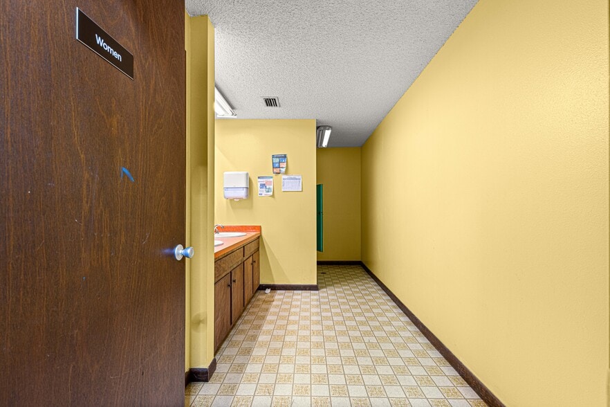 More Photos Of 484 Emerald Rd, Ocala Religious Facility For Sale