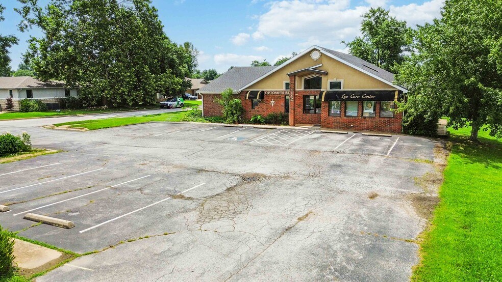 More Photos Of 1412 Se 14th St, Bentonville Medical For Lease