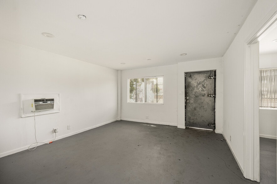 More Photos Of 4901 Telegraph Rd, East Los Angeles Flex For Sale