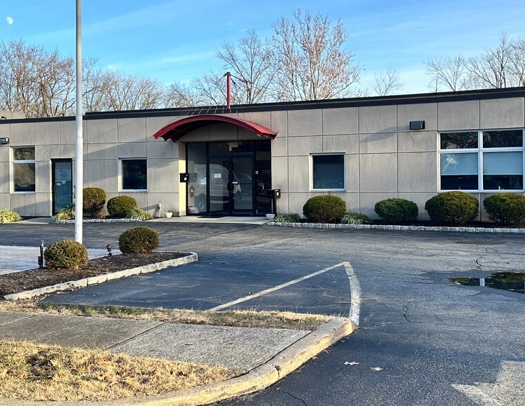 More Photos Of 1-37 Rockland Park Ave, Tappan Service For Lease