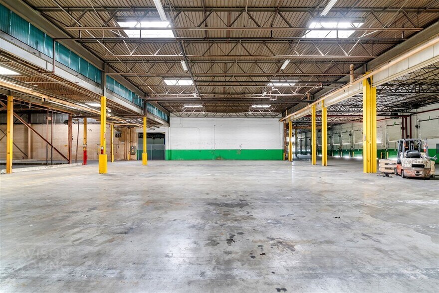 More Photos Of 300 S Main St, Mauldin Warehouse For Sale