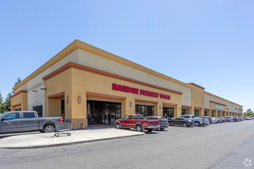 More Photos Of 4416-4500 W Shaw Ave, Fresno Unknown For Lease