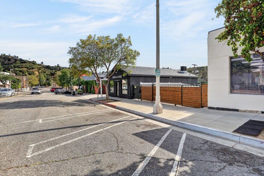 More Photos Of 9939 Commerce Ave, Tujunga Storefront For Sale