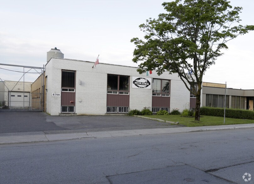Primary Photo Of 8700 Rue Du Creusot, Saint-leonard Warehouse For Sale