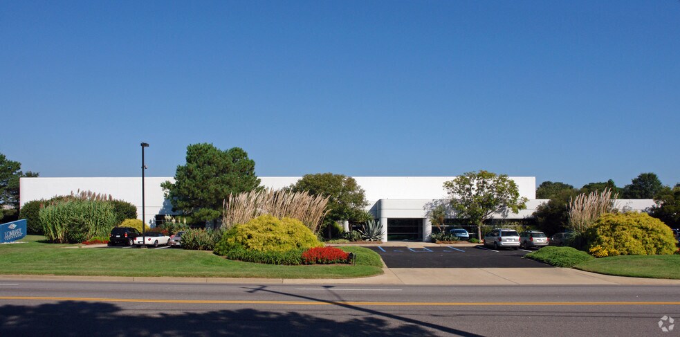 More Photos Of 5358 Robin Hood Rd, Norfolk Flex For Lease