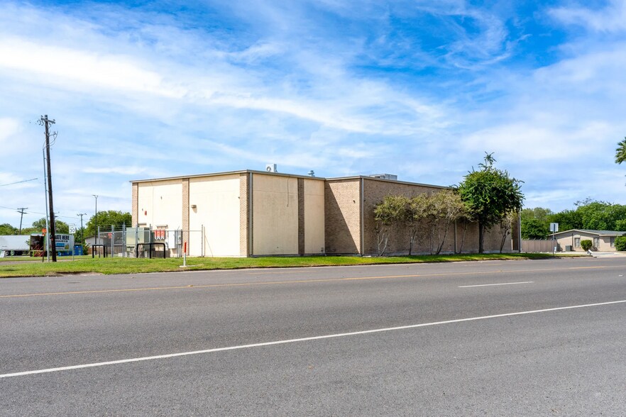 Primary Photo Of 1121 E Austin, Harlingen Office For Lease