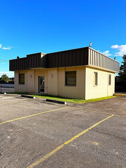 More Photos Of 235 Terrace Ave, Huntington Unknown For Lease