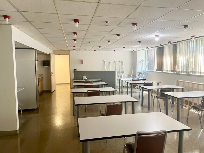 More Photos Of 100 N Queen St, Lancaster Office For Sale