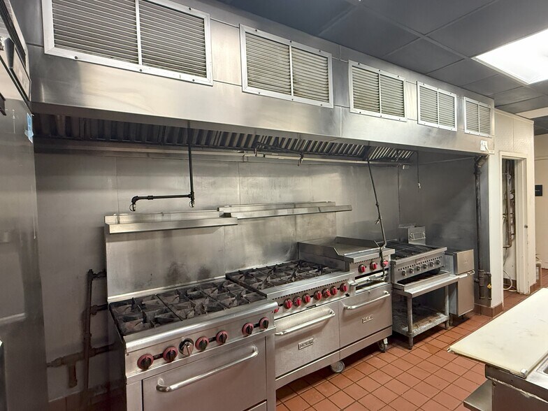 More Photos Of 790 Station St, Herndon Loft Creative Space For Lease