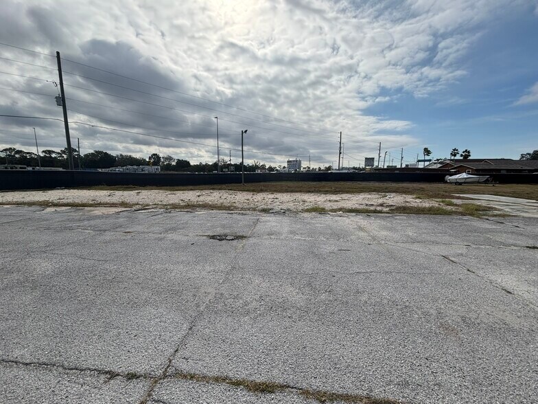 More Photos Of 7806 Maryland Ave, Hudson Land For Lease