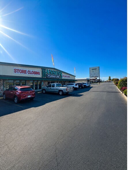 More Photos Of 6109-6165 N Winton Way, Winton Warehouse For Lease