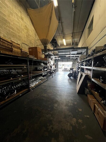 More Photos Of 3100 Milam Dairy Rd, Miami Industrial For Lease