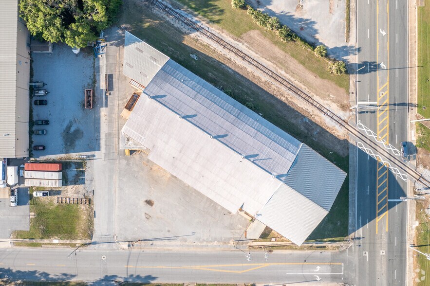 More Photos Of 2101 W Government St, Pensacola Warehouse For Lease
