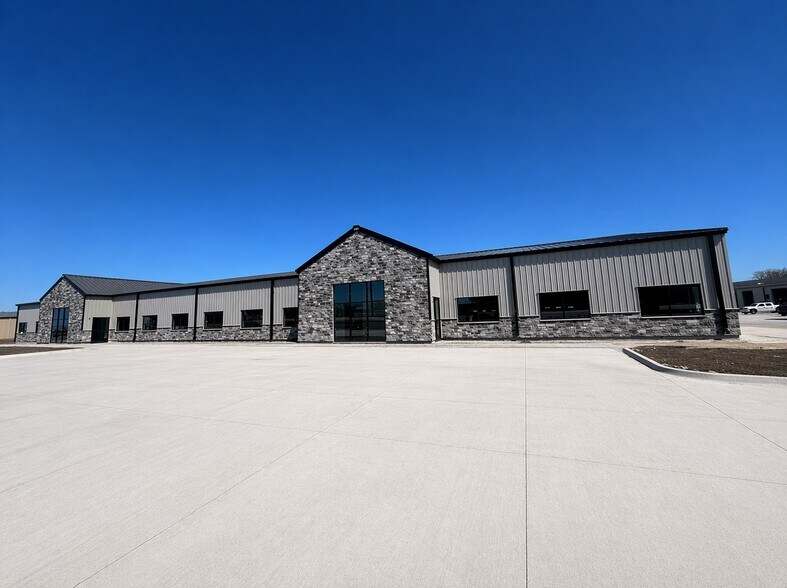 Primary Photo Of 5481 NE 22nd St, Des Moines Flex For Lease