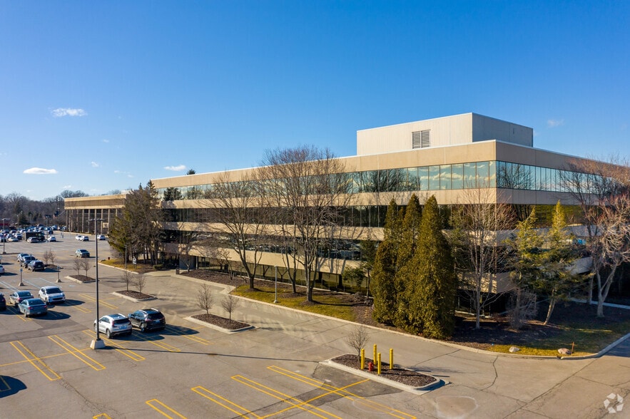 More Photos Of 30150 Telegraph Rd, Bingham Farms Office For Sale