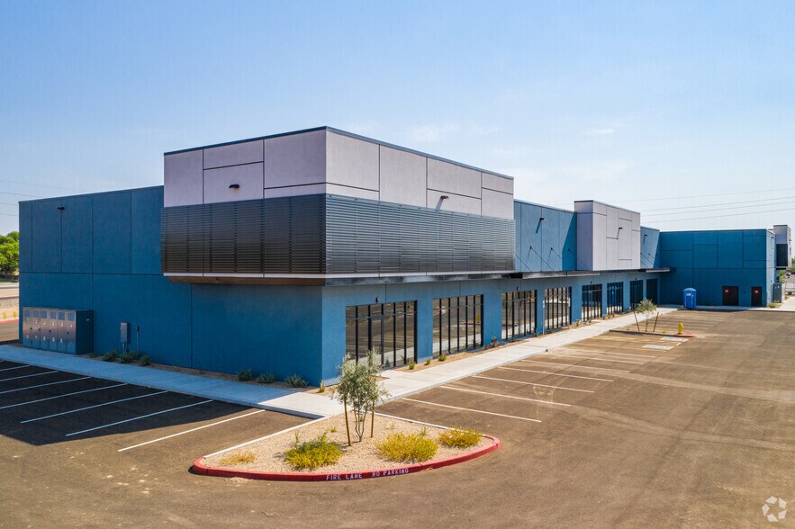 More Photos Of 13700 N Dysart Rd, Surprise Light Distribution For Lease