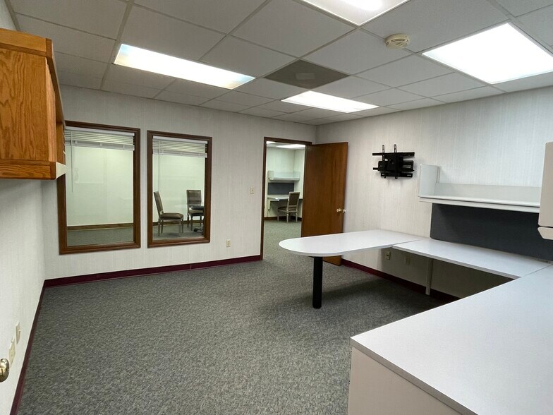 More Photos Of 19605 E 40 Hwy, Independence Warehouse For Sale