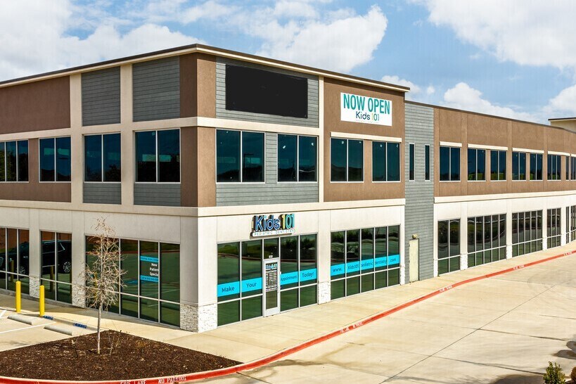 More Photos Of 1601 E Trinity Mills Rd, Carrollton Storefront Retail Office For Lease