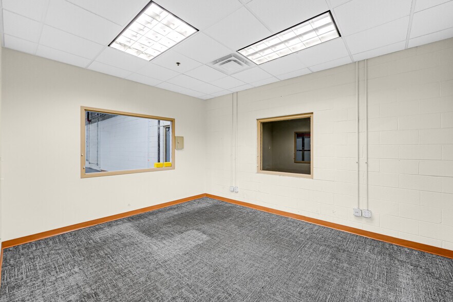 More Photos Of 721 E 112th St, Chicago Flex For Lease