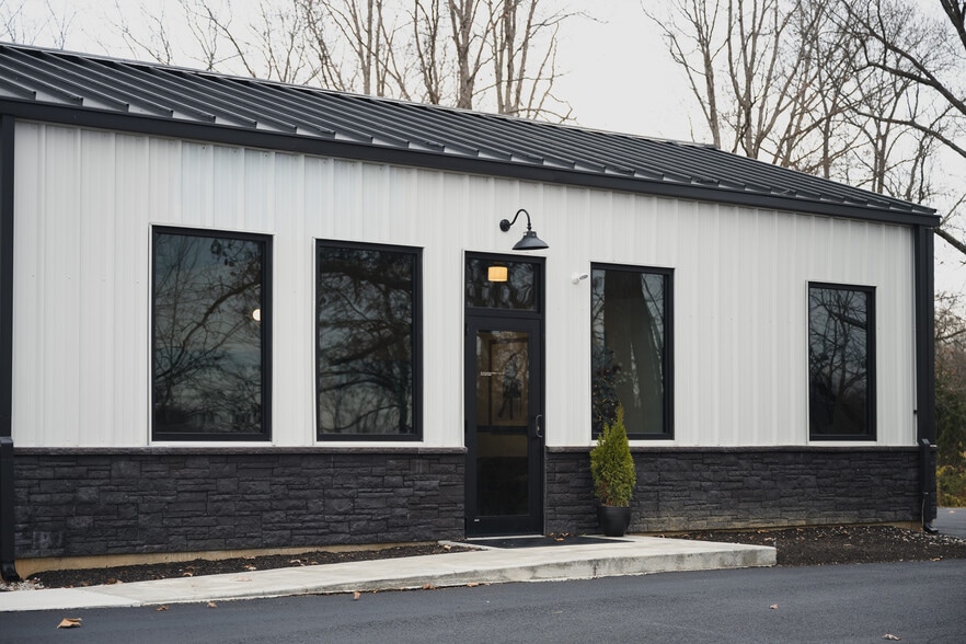 Primary Photo Of 4430 W Jonathan Moore Pike, Columbus Office Residential For Lease