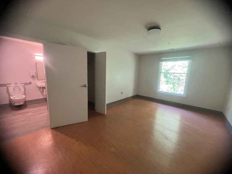 More Photos Of 89 Viets St, New London Office For Sale