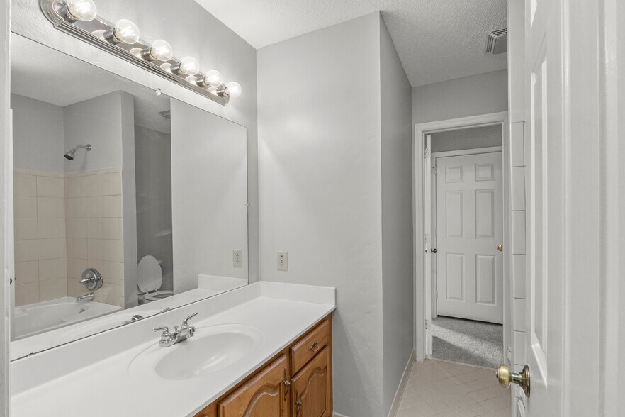 More Photos Of 162 Condor Ct, Clarksville Apartments For Sale