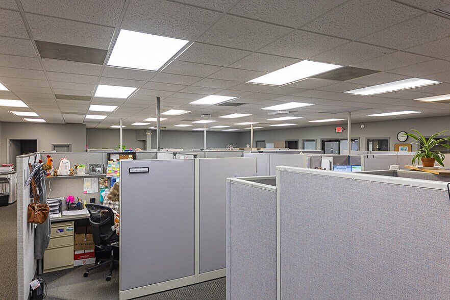 More Photos Of 2528 Wesley St, Johnson City Office For Sale