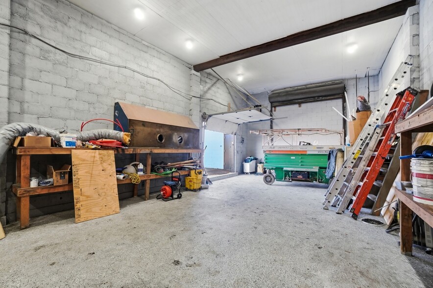 More Photos Of 1610 Germantown Rd, Middletown Restaurant For Sale