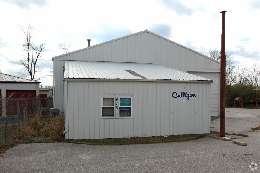 More Photos Of 418 Crossfield Dr, Versailles Warehouse For Sale