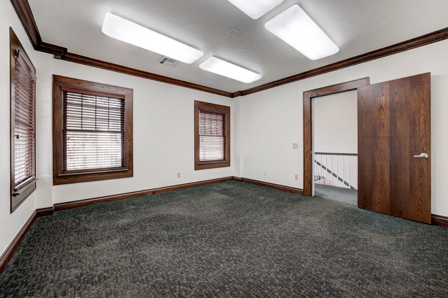 More Photos Of 1319 N Classen Dr, Oklahoma City Office For Lease