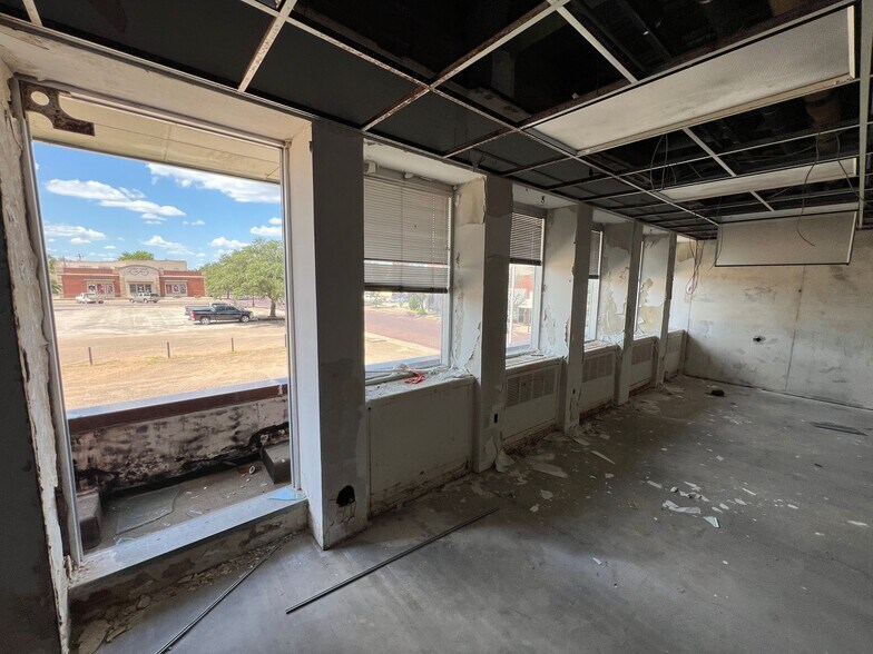 More Photos Of 100 N Main St, Corsicana Office Residential For Sale