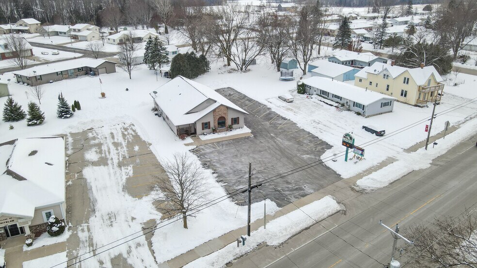 More Photos Of 155 W Menasha Ave, Whitelaw Flex For Sale