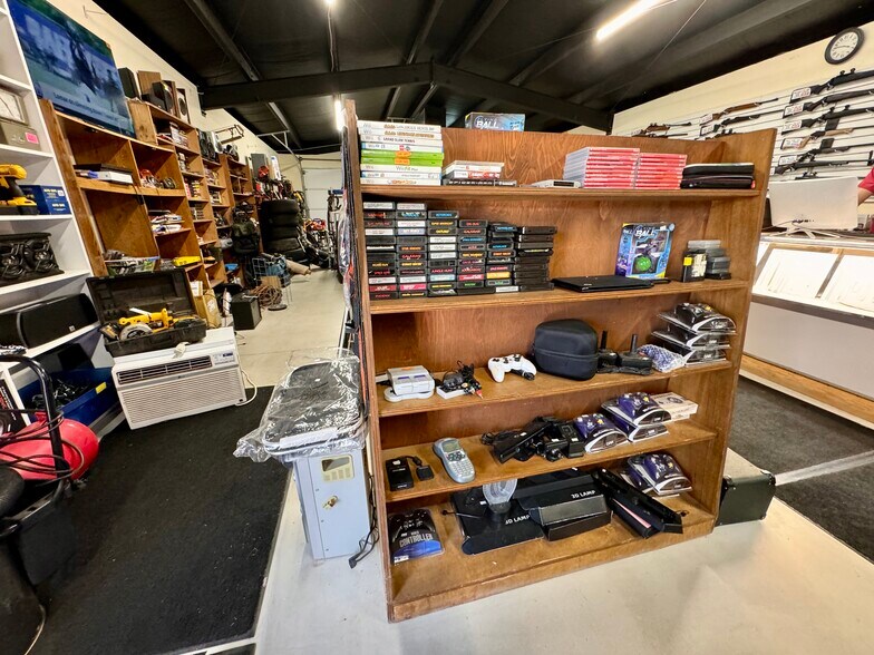 More Photos Of 300 W Broadway St, Morrilton Storefront For Sale