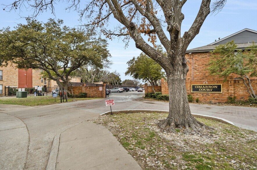 More Photos Of 321 Asbury Dr, Saginaw Specialty For Sale