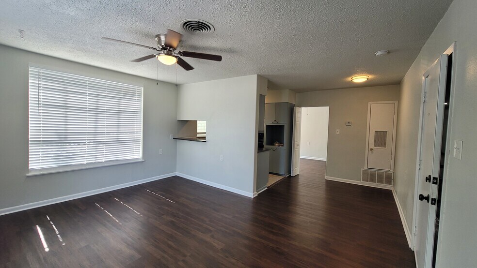 More Photos Of 1635 W Mulberry Ave, San Antonio Apartments For Sale