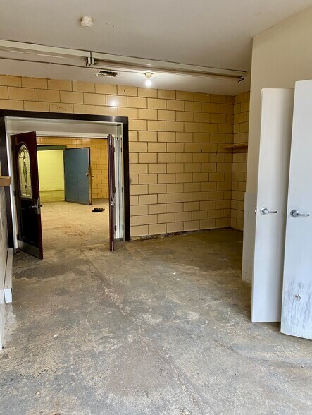 More Photos Of 68 Harrison St, Hoboken Showroom For Lease