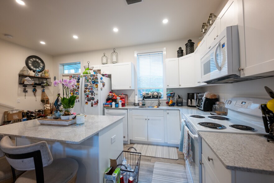 More Photos Of 1028 Truman Ave, Key West Storefront Retail Residential For Sale