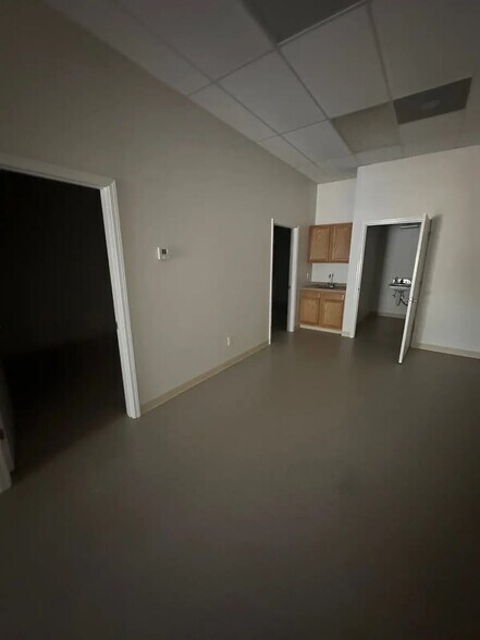 More Photos Of 19295 N 3rd St, Covington Office For Lease