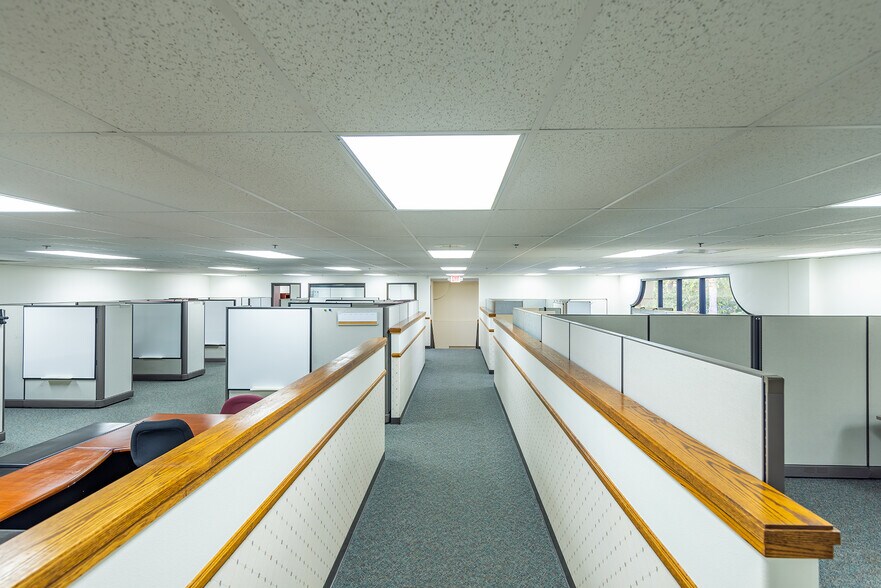 More Photos Of 2223 Eastman Ave, Ventura Manufacturing For Lease