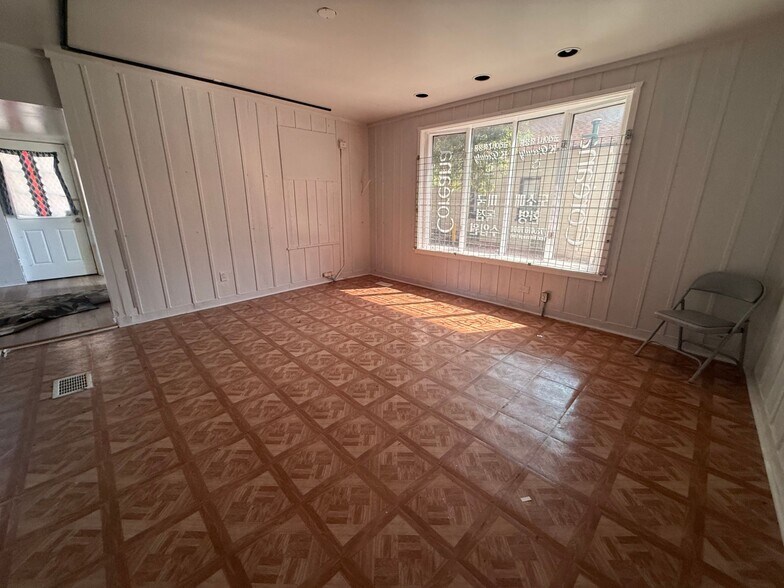 More Photos Of 231 N Milwaukee Ave, Wheeling Freestanding For Sale