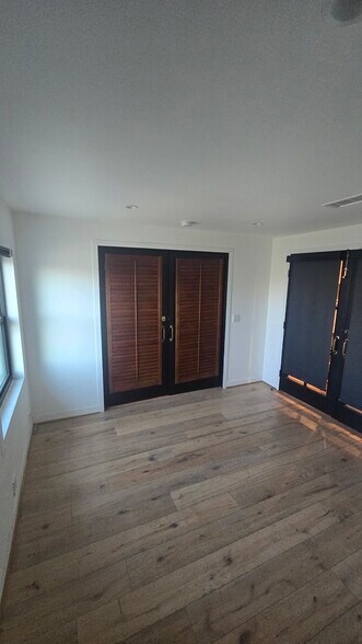 More Photos Of 511 E Balboa Blvd, Newport Beach Storefront Retail Residential For Sale