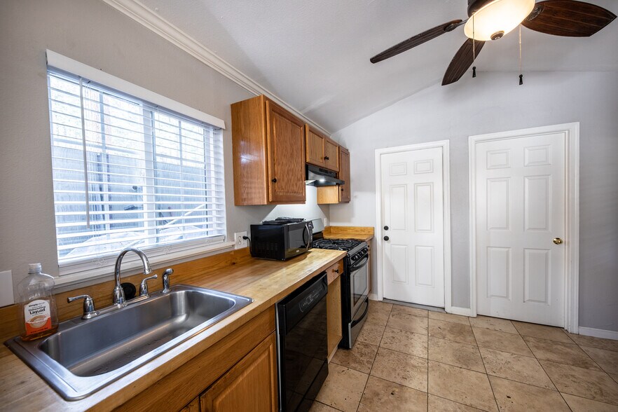 More Photos Of 735 Emerald Bay Rd, South Lake Tahoe Hotel For Sale