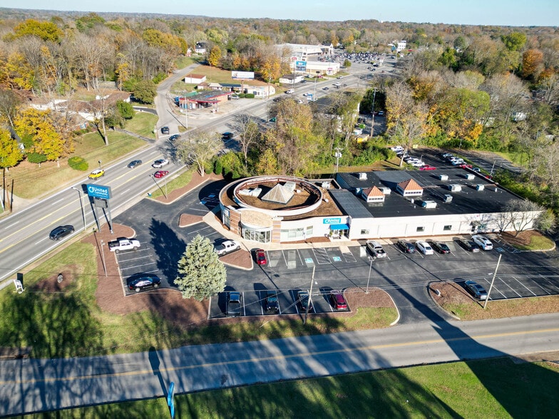 More Photos Of 1430 Madison St, Clarksville Bank For Lease