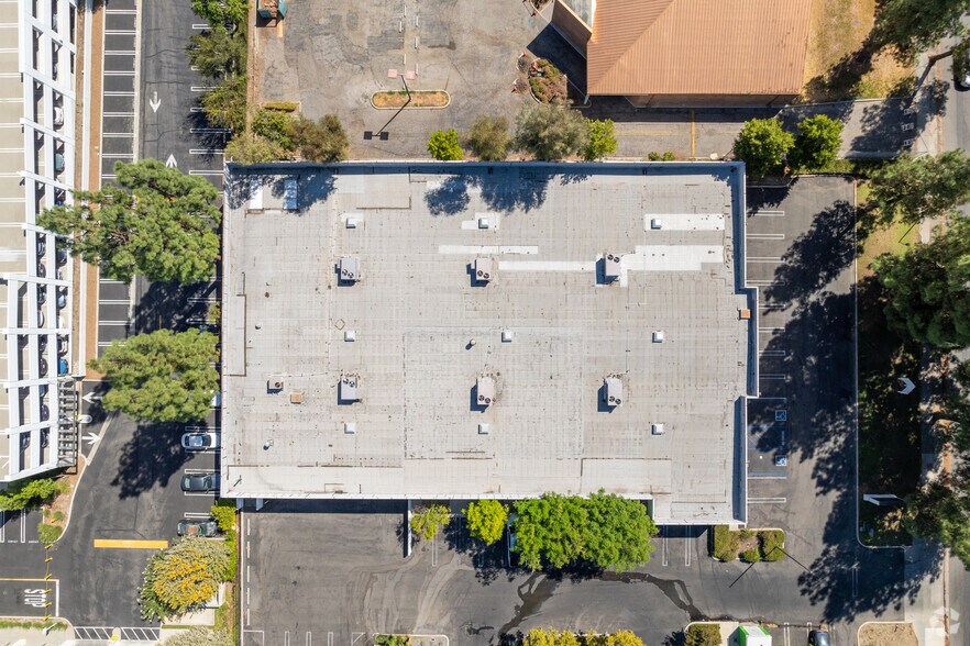 More Photos Of 21725 Erwin St, Woodland Hills Storefront Retail Office For Sale