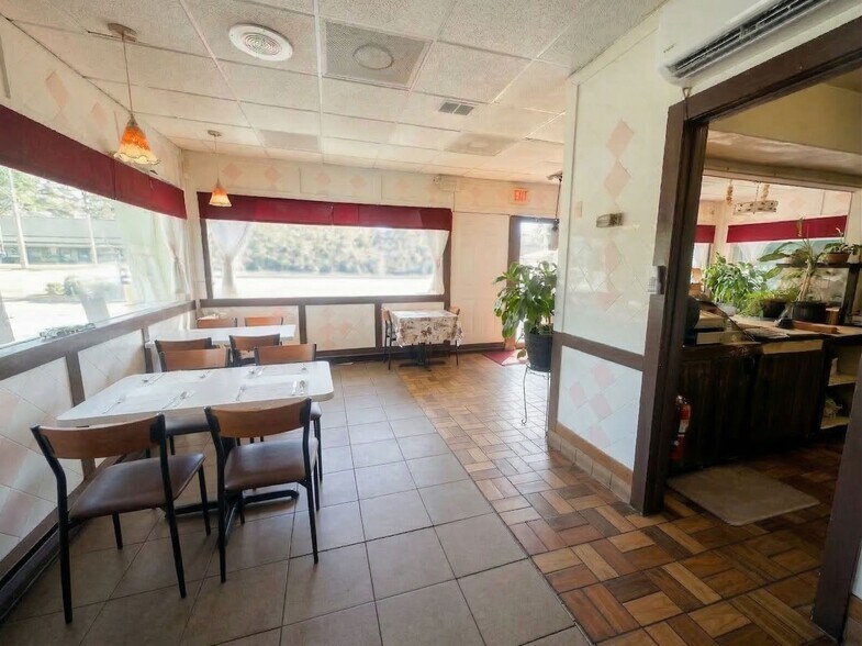 More Photos Of 1206 Park Ave, Orange Park Restaurant For Sale
