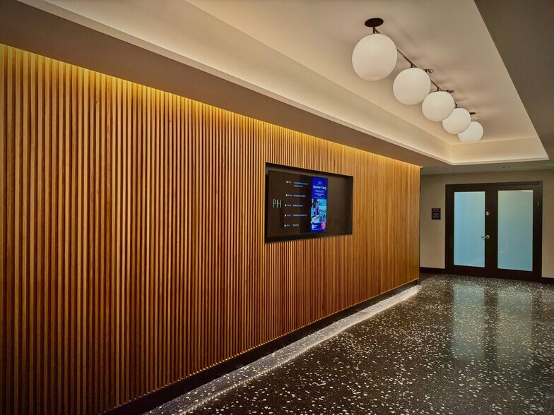 More Photos Of 401-407 Lincoln Rd, Miami Beach Office For Lease