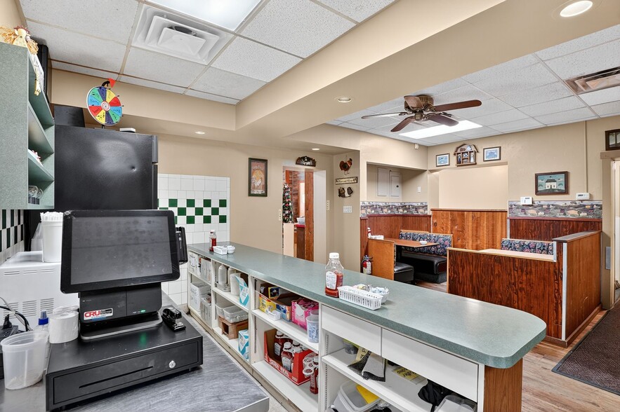 More Photos Of 550 McKeesport Rd, Elizabeth Freestanding For Sale