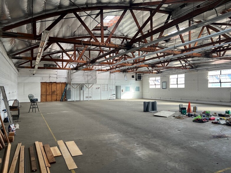 More Photos Of 4440 York Blvd, Los Angeles Manufacturing For Lease